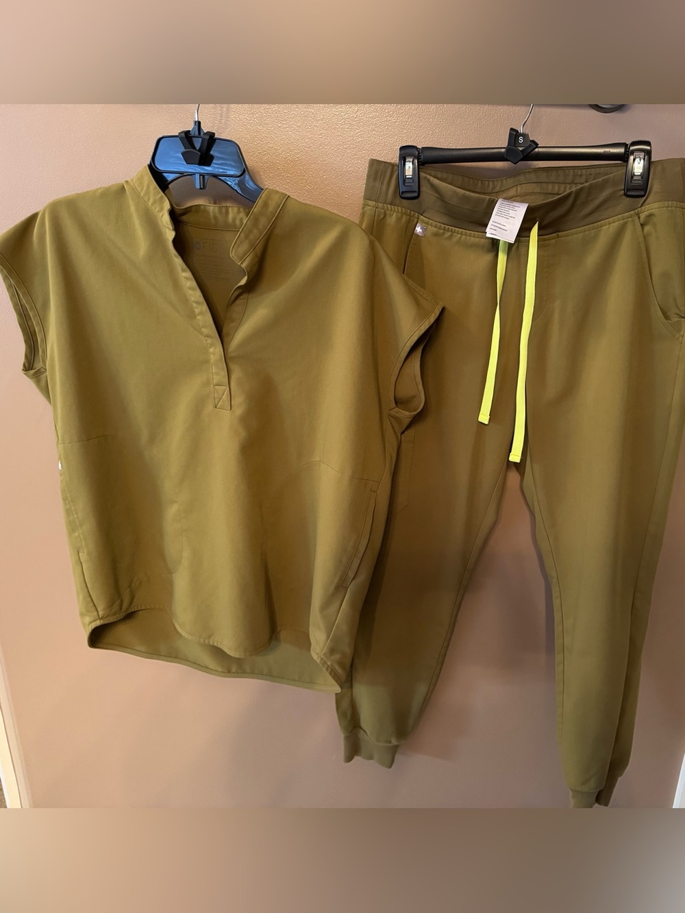 Figs Martini Olive Scrubs-Rafaela top S & Zamora pants MP. $70.